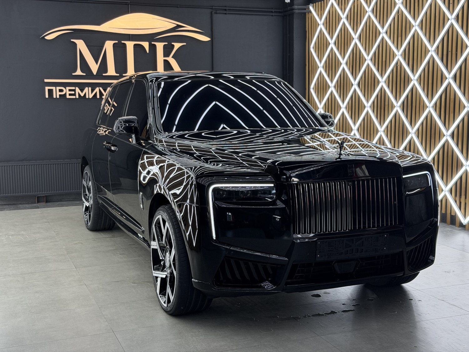 Оклейка автомобиля антигравийной плёнкой PPF